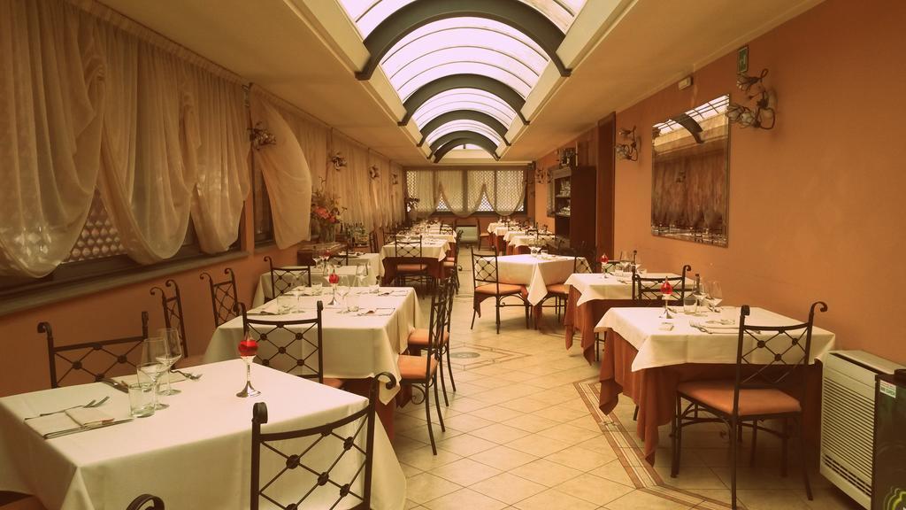 Hotel De Paris Терни Екстериор снимка