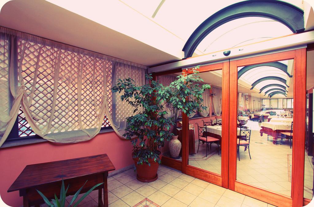 Hotel De Paris Терни Екстериор снимка