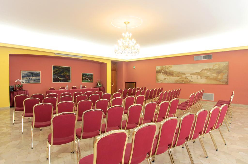 Hotel De Paris Терни Екстериор снимка