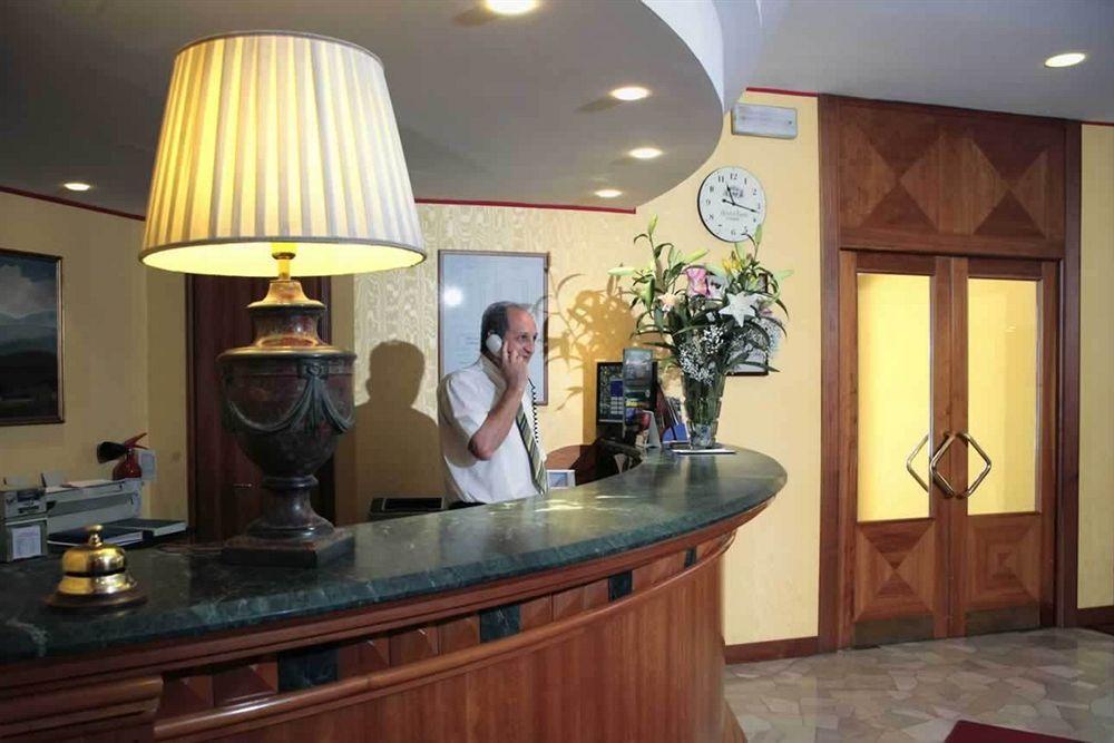 Hotel De Paris Терни Екстериор снимка