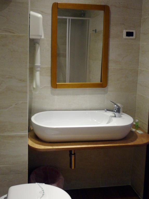 Hotel De Paris Терни Екстериор снимка