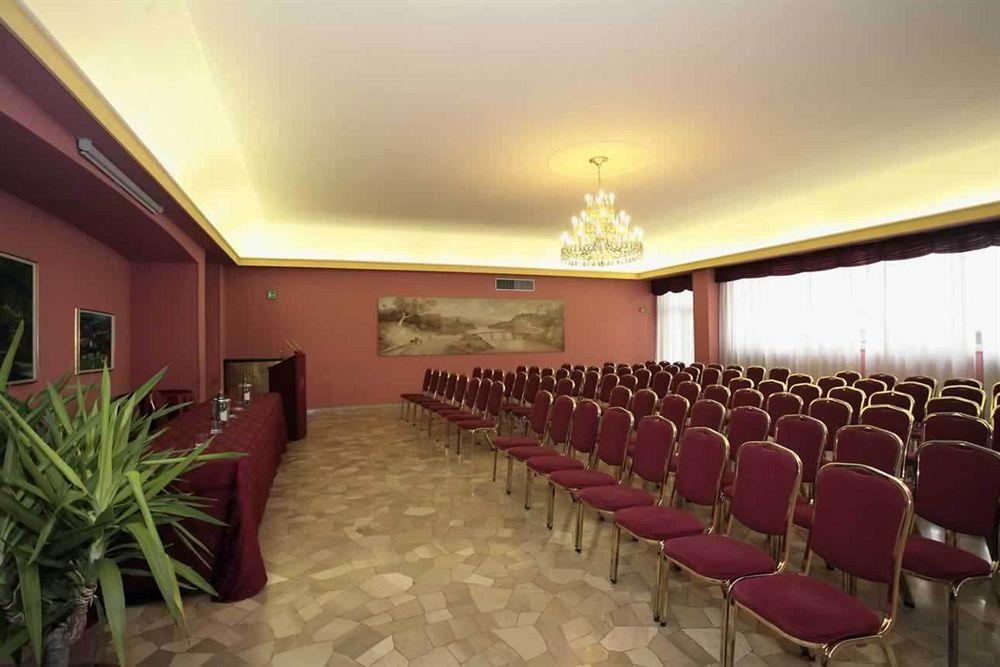 Hotel De Paris Терни Екстериор снимка