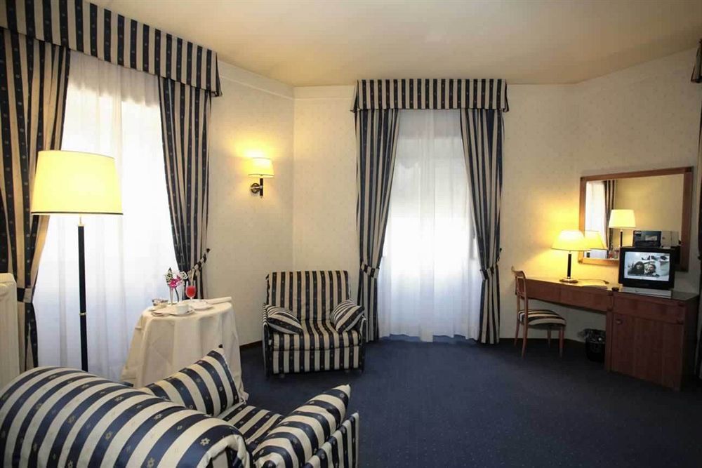 Hotel De Paris Терни Екстериор снимка