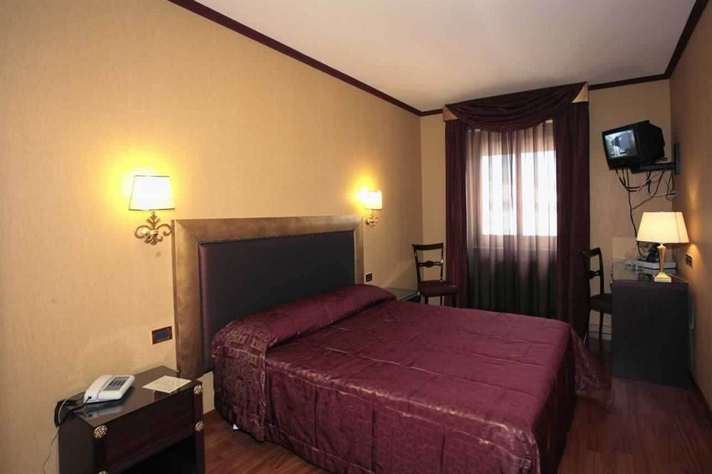Hotel De Paris Терни Екстериор снимка
