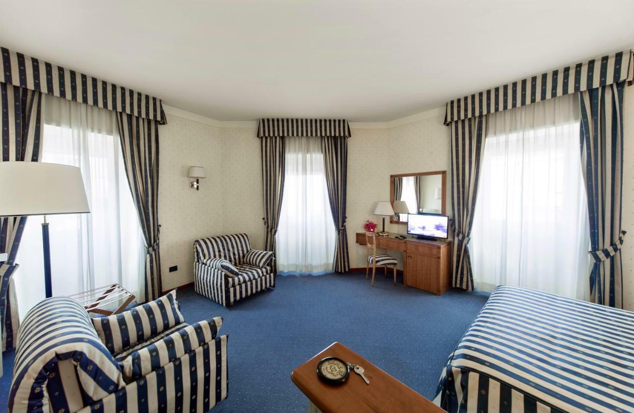 Hotel De Paris Терни Екстериор снимка