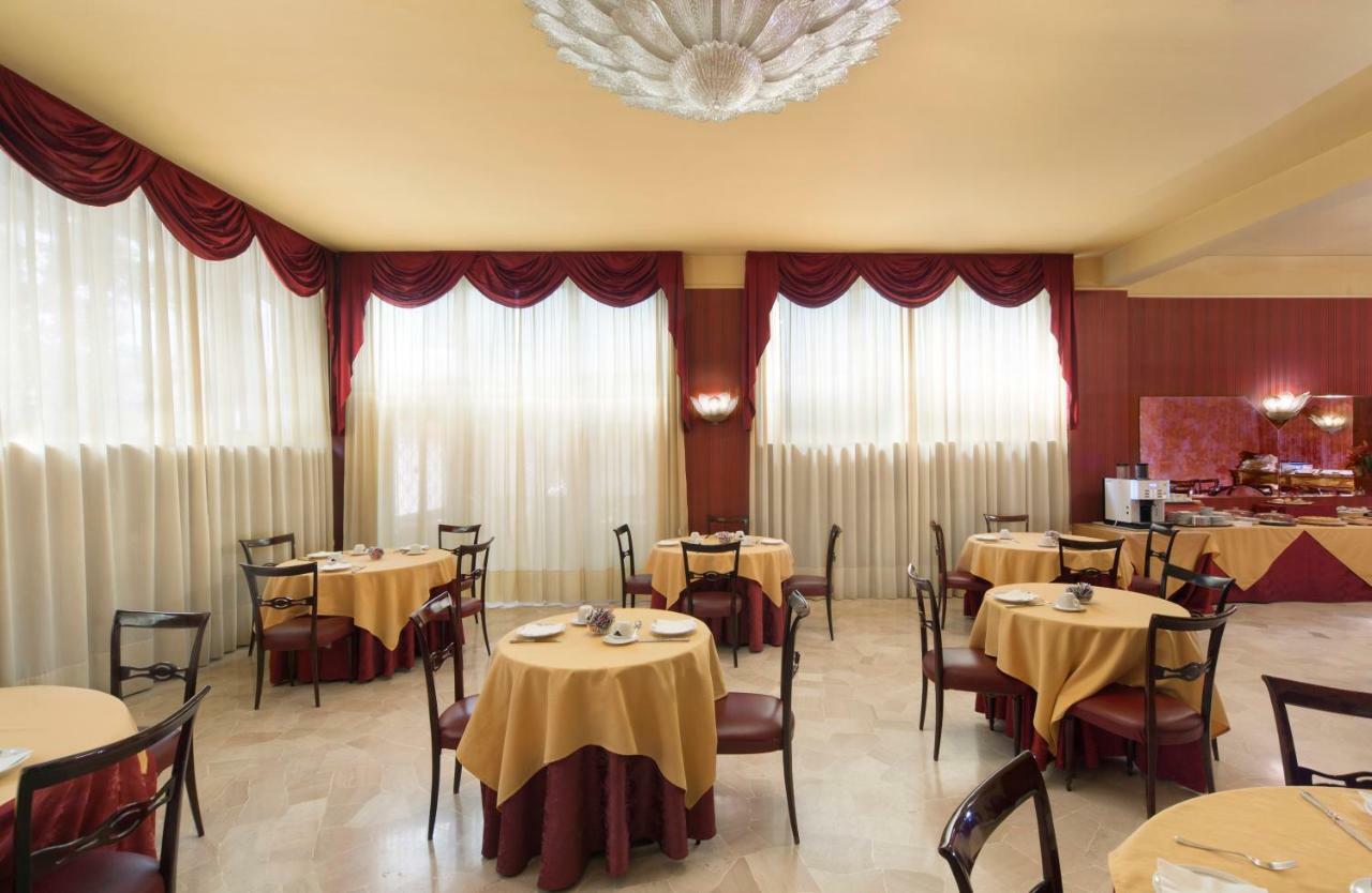 Hotel De Paris Терни Екстериор снимка