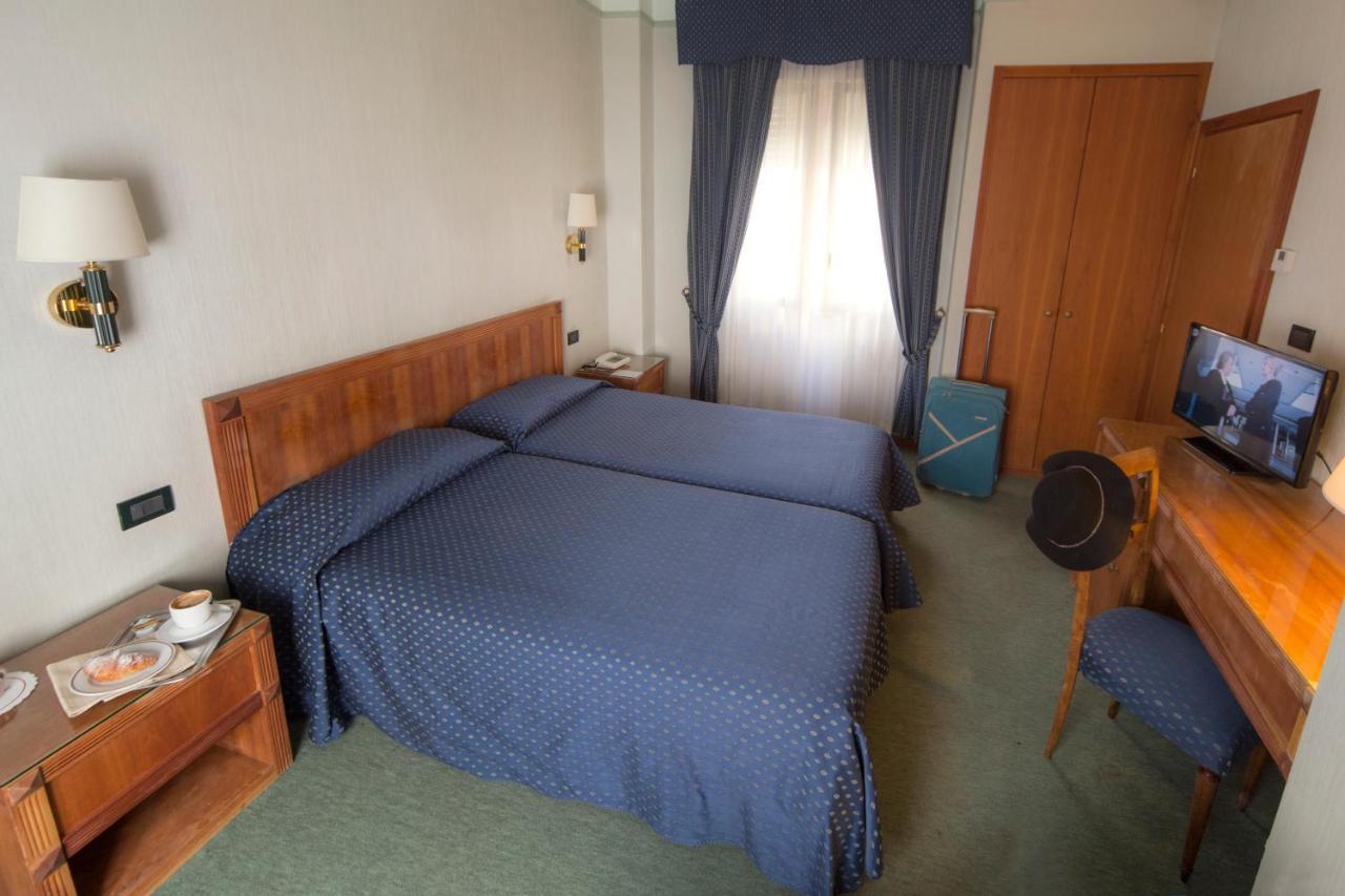 Hotel De Paris Терни Екстериор снимка
