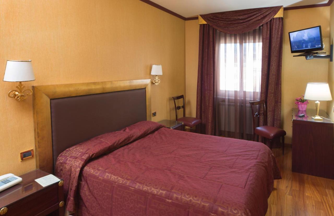 Hotel De Paris Терни Екстериор снимка